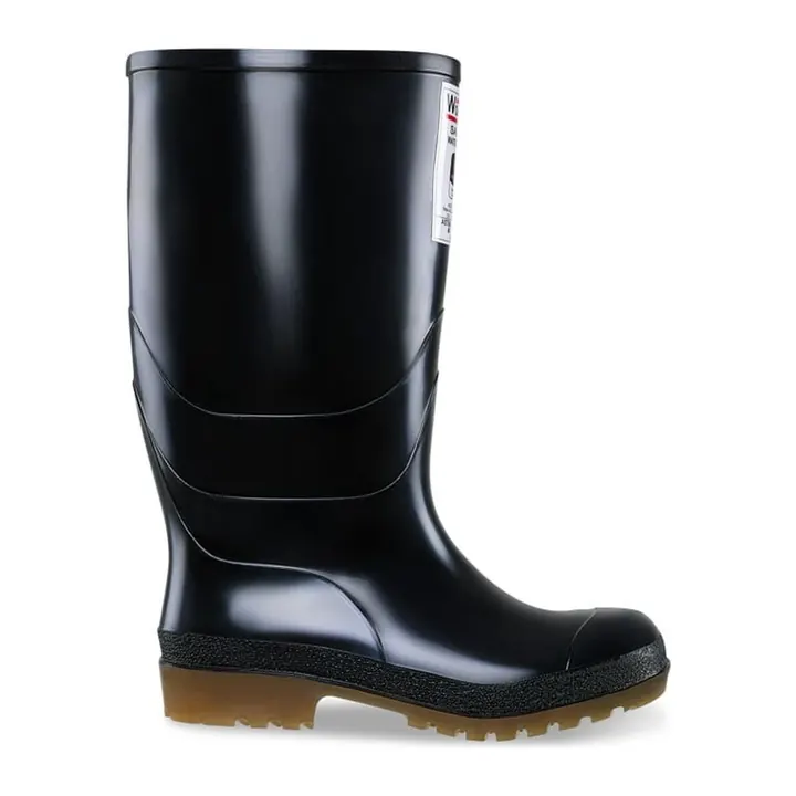 Bota en PVC negra de caña alta con puntera y suela antideslizante sobre fondo blanco
