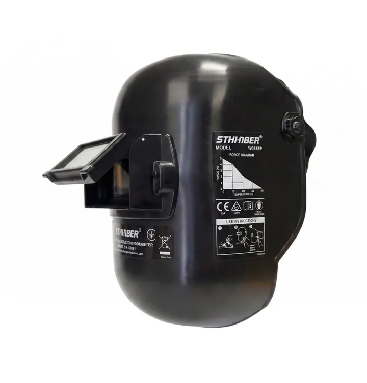Careta de soldadura negra tipo casco con visor abatible levantado sobre fondo blanco