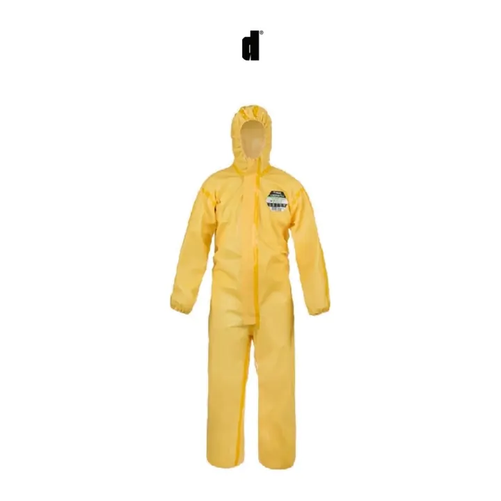 Traje de protección química amarillo con capucha sobre fondo blanco